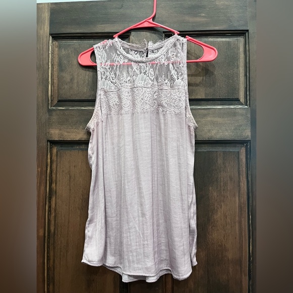 Beautiful thin top - Picture 2 of 2